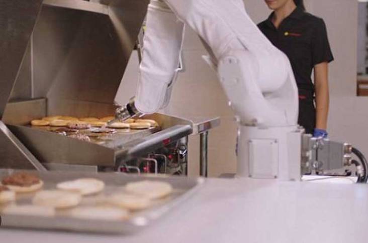 Hal ini Kafe Burger Pertama pada Planet Menggunakan Robot Ditenagai Teknologi Kecerdasan Buatan